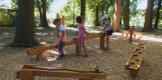 Park, kde si spolu hrají děti i babičky: kuličkové dráhy z Na Zámostí udělaly z České Třebové hitovou letní destinaci