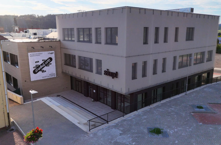 Umprumka v Ústí nad Orlicí otevřela za 216 milionů nové ateliéry v areálu bývalé Perly