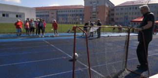 Osmdesát seniorů zápolilo na českotřebovské Skalce v lovení ryb, střelbě z luku i házení koulemi