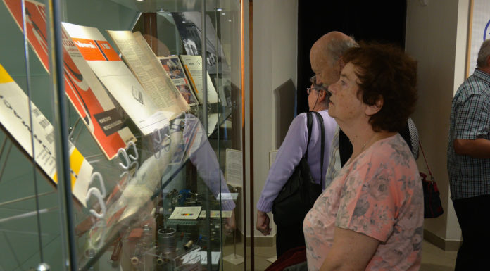 Od doutníků ke kondenzátorům: lanškrounské muzeum otevřelo výstavu k 80. výročí Tesly