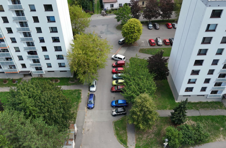 Nové parkoviště v Hylvátech přinese 27 míst, druhý záměr blokuje vysoké napětí