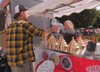 Food Fest v Ústí nad Orlicí nabídl světové kuchyně i odvážné pečené vepřové ucho