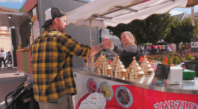 Food Fest v Ústí nad Orlicí nabídl světové kuchyně i odvážné pečené vepřové ucho
