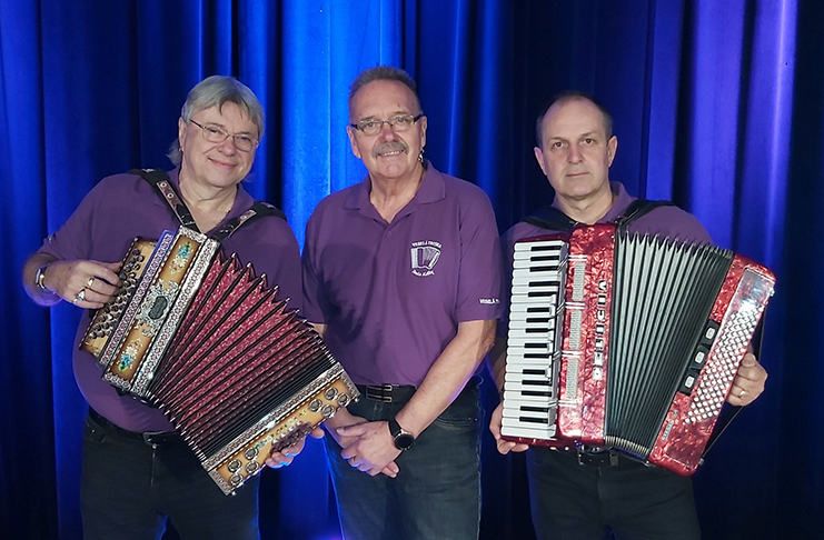 Posezení s hudbou a tancem: Veselá trojka Pavla Kršky