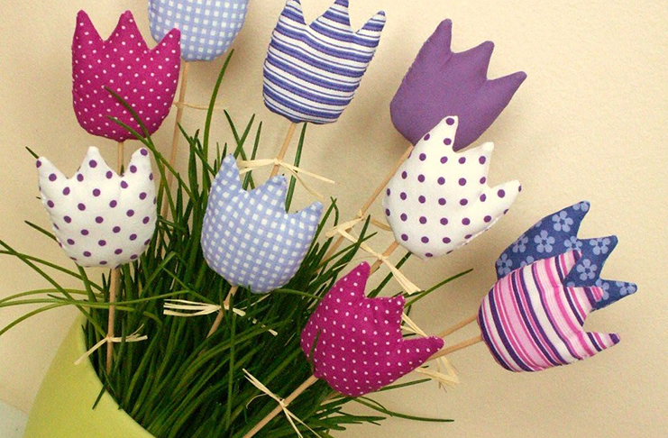 Tvoříme v knihovně – Látkové květiny a zvířátka