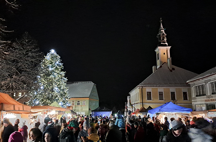 Vánoční jarmark a rozsvícení vánočního stromu
