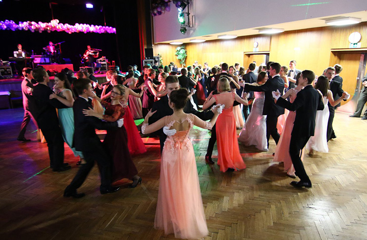 Věneček tanečních kurzů pro mládež